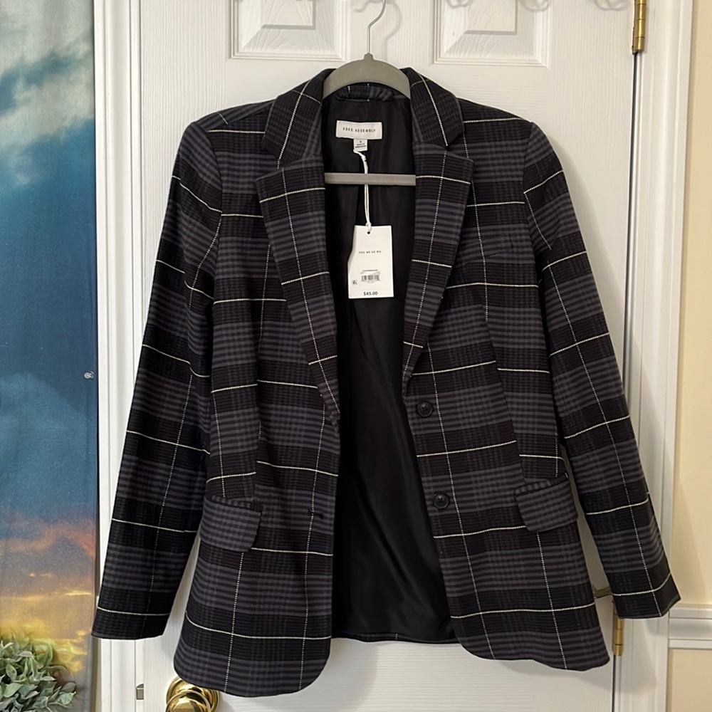 BLACK AND GRAY PLAID BLAZER